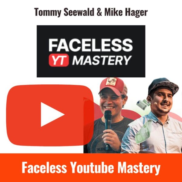 Bild zeigt Tommy Seewald (rechts) und Mike Hager (links), die Gründer der Faceless YouTube Mastery. In der Mitte das Logo ‚Faceless YT Mastery‘. Großes YouTube-Symbol im Hintergrund. Beide lächeln und sprechen mit Mikrofon. Thema: Anonym Geld verdienen mit YouTube ohne Kamera oder Stimme.